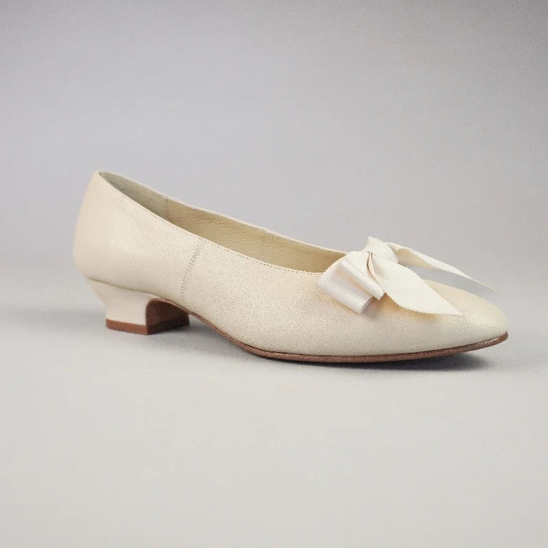 Waltz Women's Edwardian Slipper (Cream)